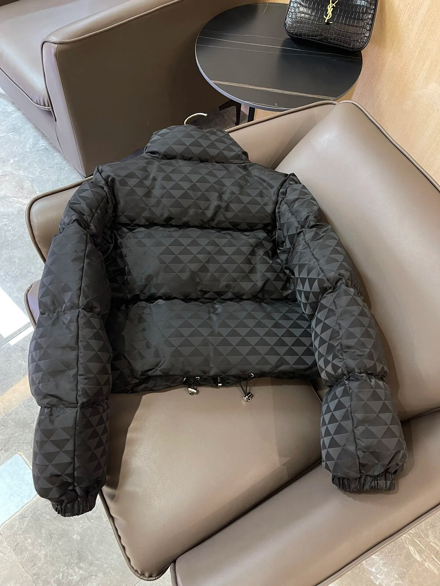 2024 Autumn/Winter Nylon Leisure Triangle Jacquard Bread Jacket Short Down Jacket For Women N5621 H002