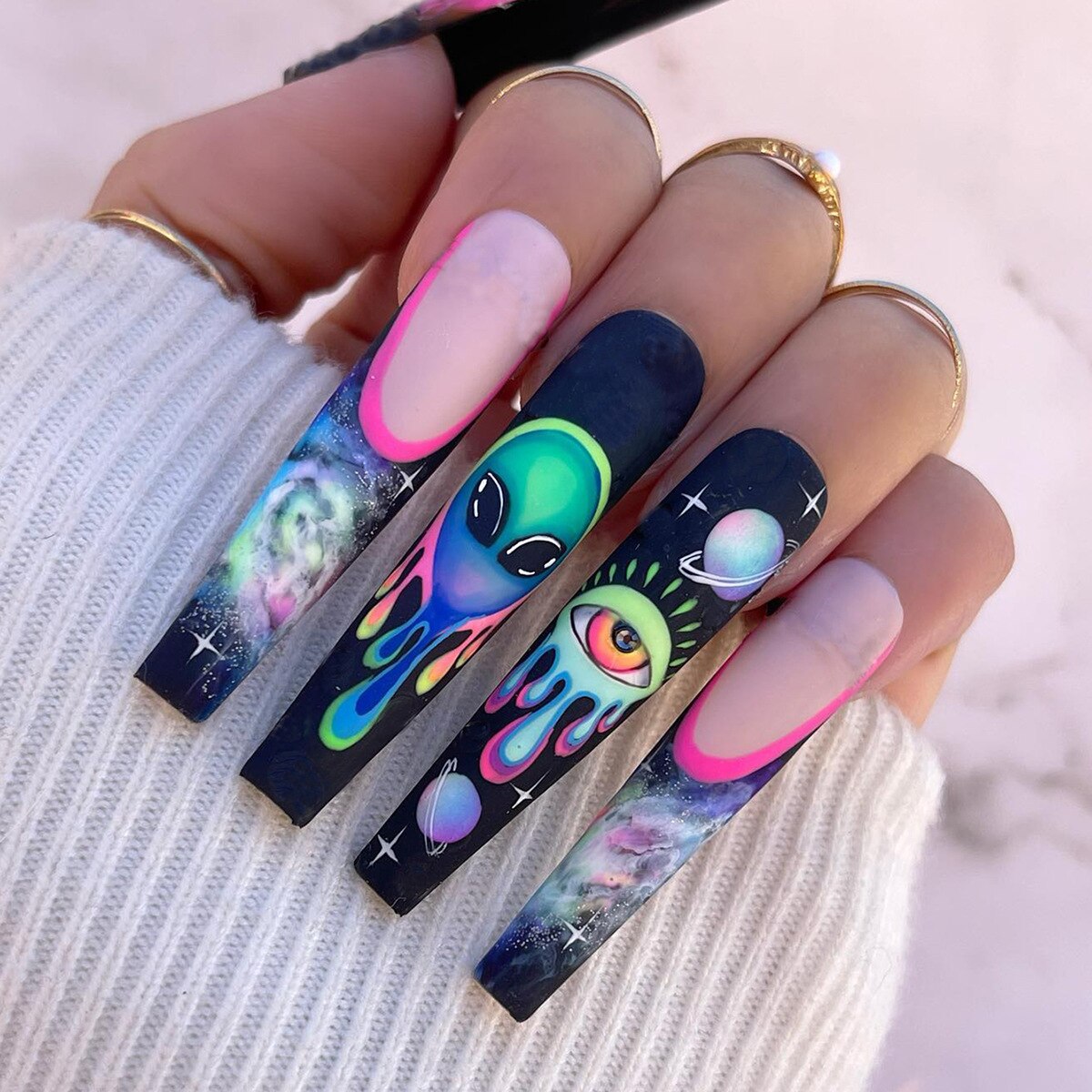 24Pcs Christmas Exclusive False Nails Wearable Long Xmas Style Fake Nails Elk Snowflake Design Full Cover Press on Nail tips 12