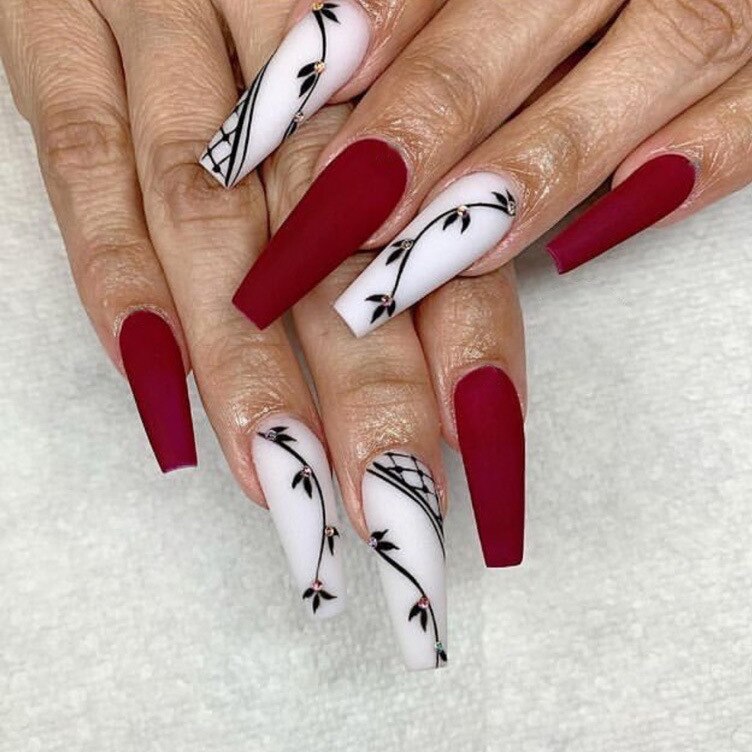 24Pcs Christmas Exclusive False Nails Wearable Long Xmas Style Fake Nails Elk Snowflake Design Full Cover Press on Nail tips 24