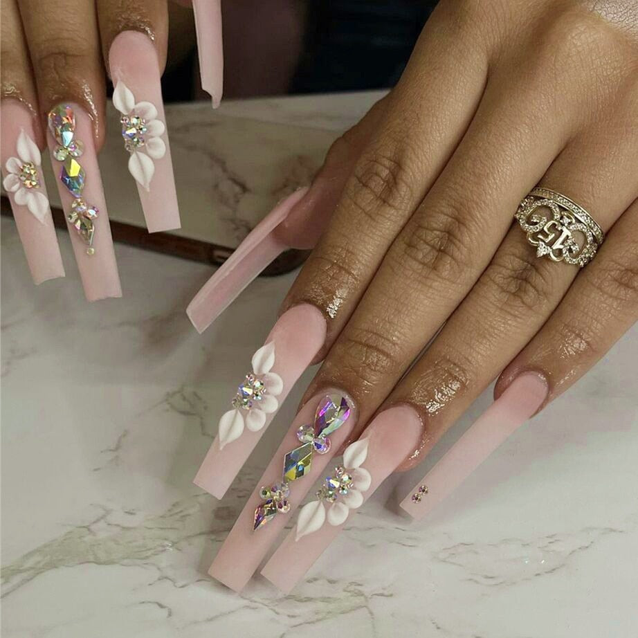 24Pcs Christmas Exclusive False Nails Wearable Long Xmas Style Fake Nails Elk Snowflake Design Full Cover Press on Nail tips 409