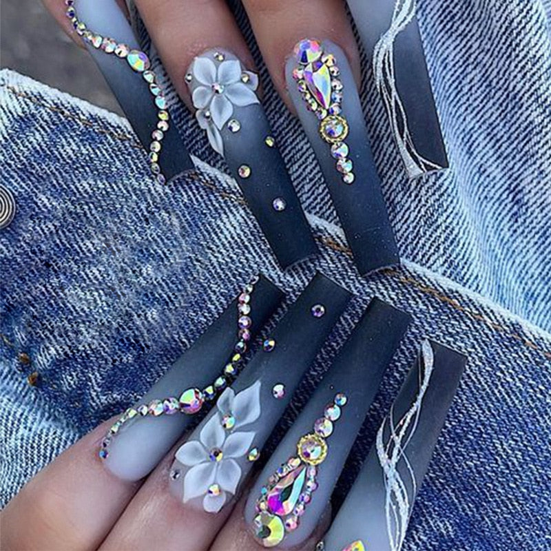 24Pcs Christmas Exclusive False Nails Wearable Long Xmas Style Fake Nails Elk Snowflake Design Full Cover Press on Nail tips 1544