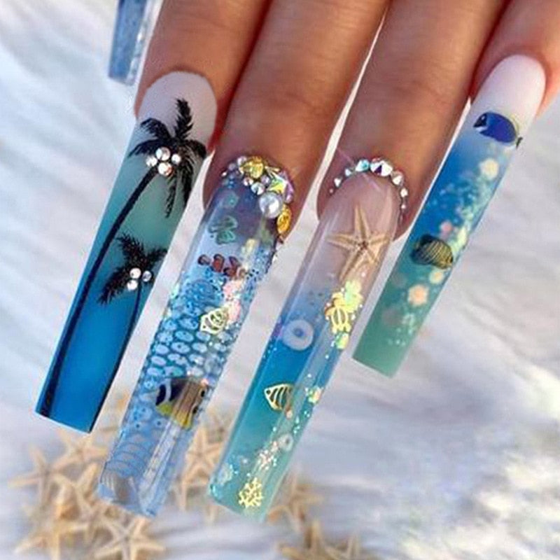 24Pcs Christmas Exclusive False Nails Wearable Long Xmas Style Fake Nails Elk Snowflake Design Full Cover Press on Nail tips