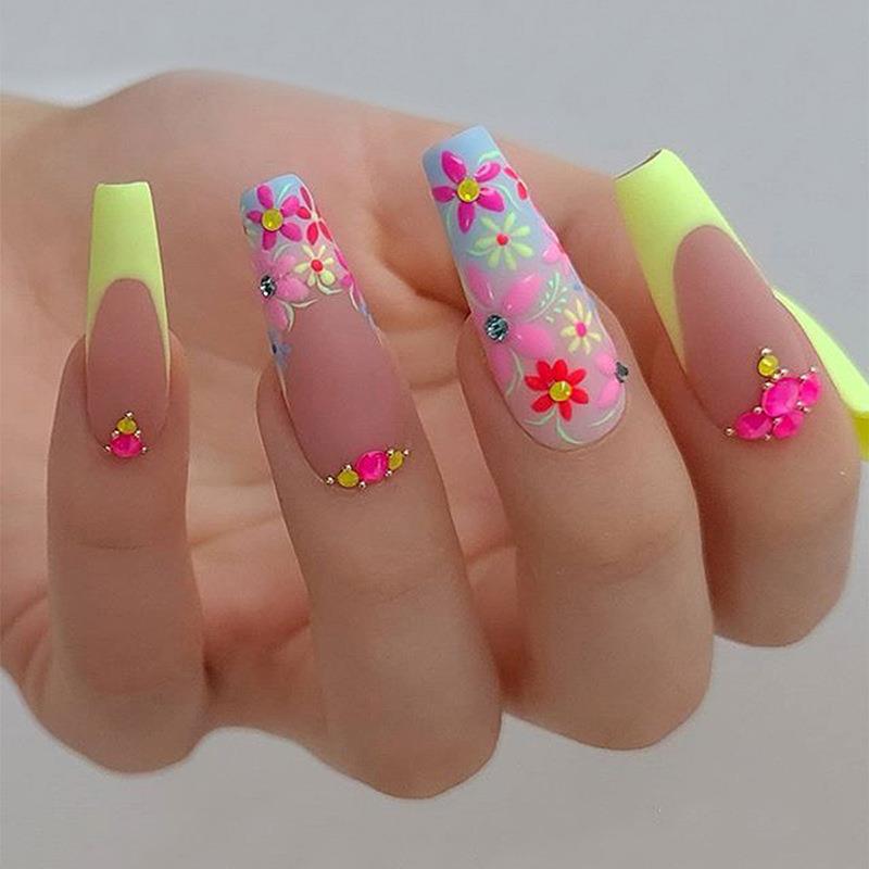 24Pcs Christmas Exclusive False Nails Wearable Long Xmas Style Fake Nails Elk Snowflake Design Full Cover Press on Nail tips 1672