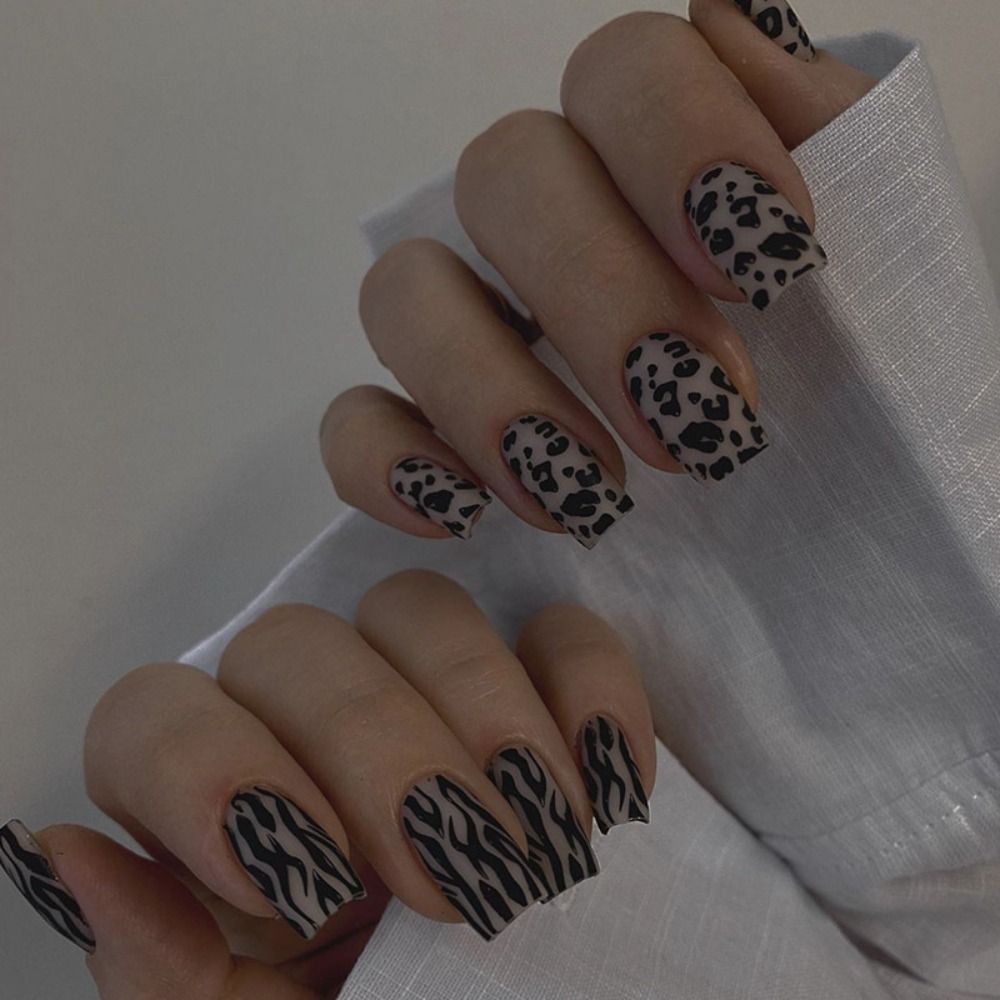 24Pcs False Nails Black French Square Head Striped Rhinestone Manicure Full Cover Nail Tips Detachable Fake Nails Press on Nails BB2