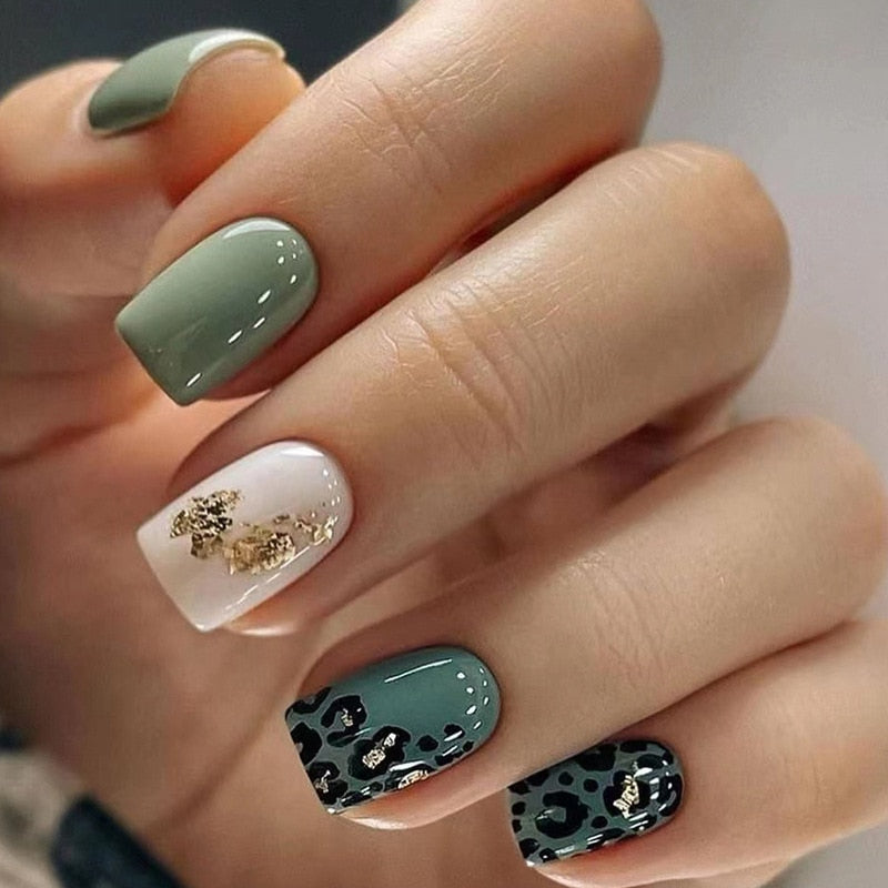 24Pcs False Nails Short Square Head Heart Rhinestone Pearl Full Cover Nail Tips Detachable Fake Nails Press on Nails Manicure A04