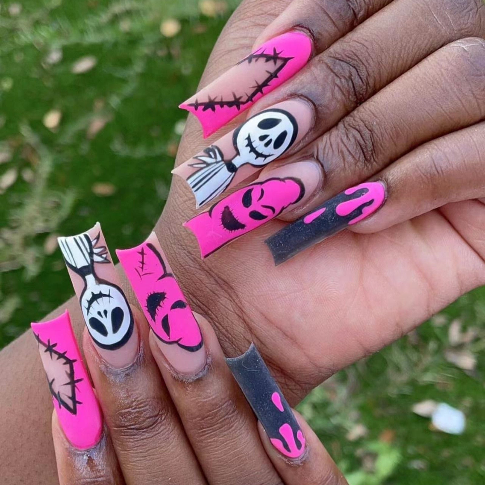 24Pcs Halloween Extra Long Press on Nails Coffin Fake Nails Acrylic Black White Clown Designs Glossy Artificial Nails for Women WSJ-07