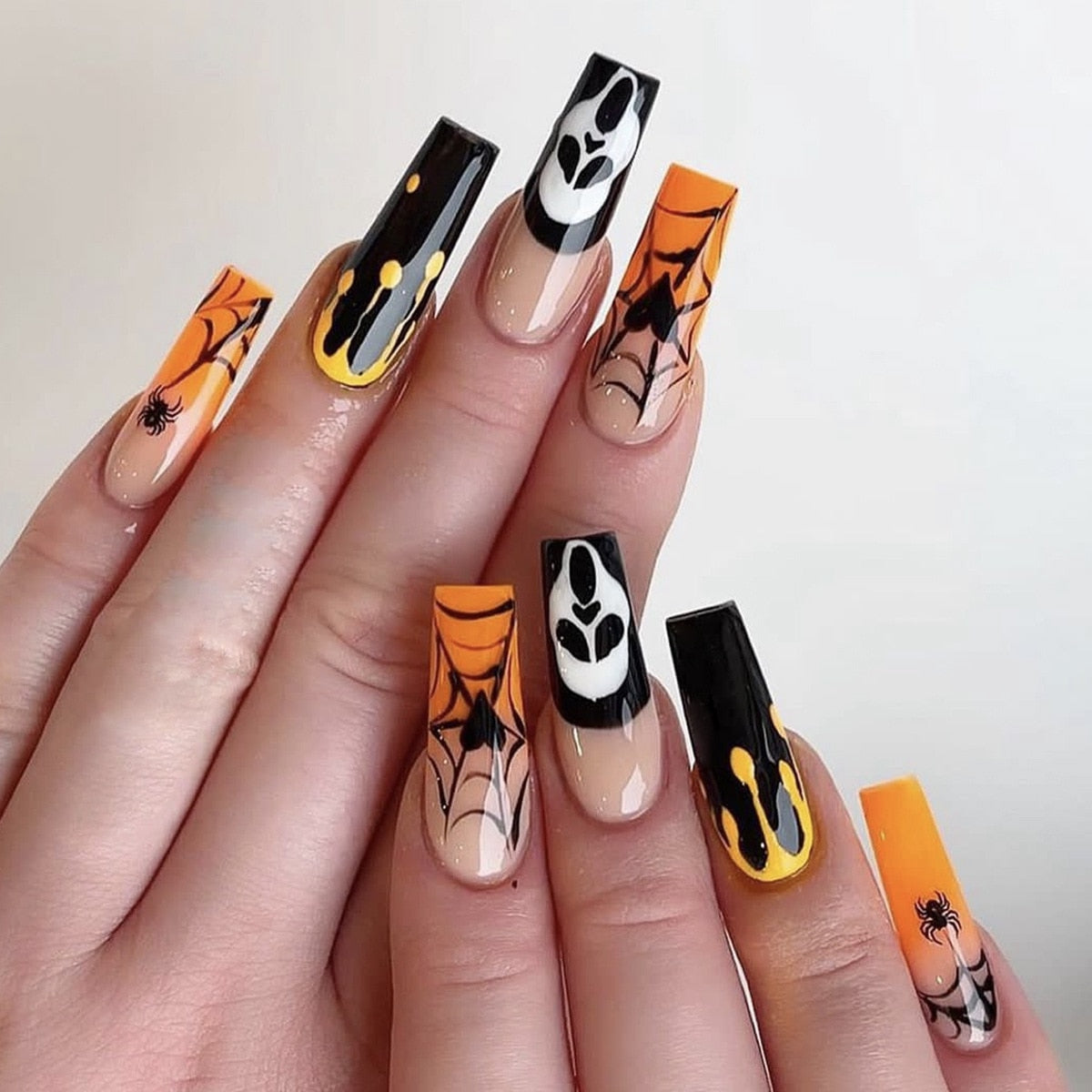 24Pcs Halloween Extra Long Press on Nails Coffin Fake Nails Acrylic Black White Clown Designs Glossy Artificial Nails for Women A1-01-18