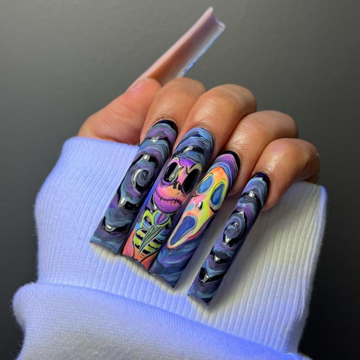 24Pcs Halloween Extra Long Press on Nails Coffin Fake Nails Acrylic Black White Clown Designs Glossy Artificial Nails for Women SN075