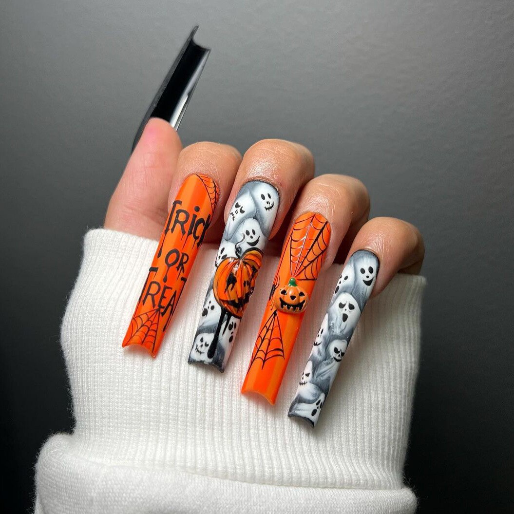 24Pcs Halloween Extra Long Press on Nails Coffin Fake Nails Acrylic Black White Clown Designs Glossy Artificial Nails for Women SN076-56