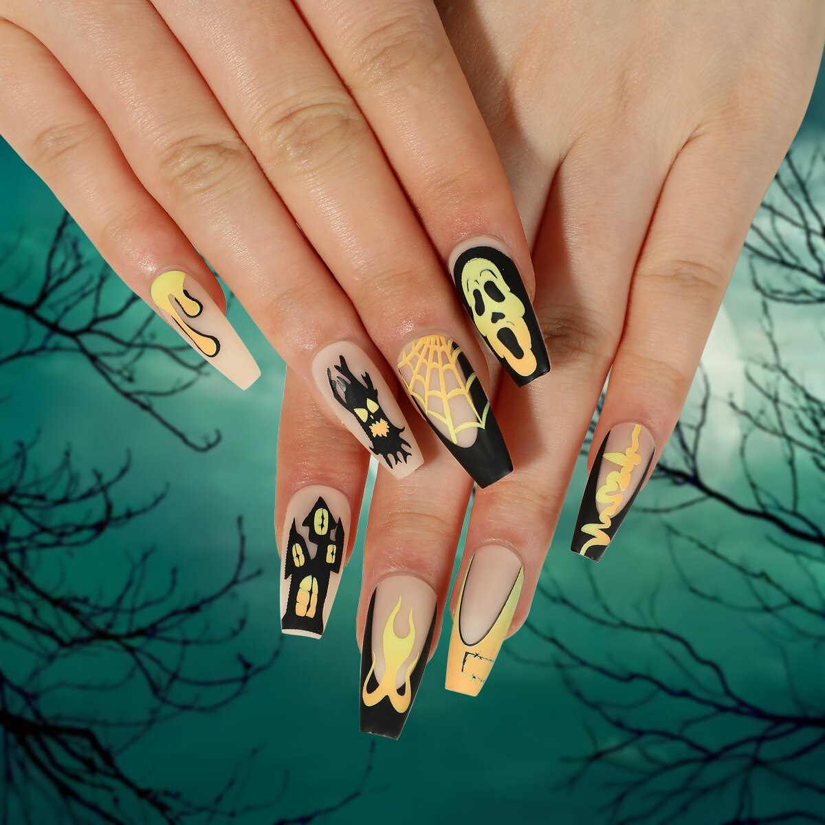 24Pcs Halloween Extra Long Press on Nails Coffin Fake Nails Acrylic Black White Clown Designs Glossy Artificial Nails for Women JP2511
