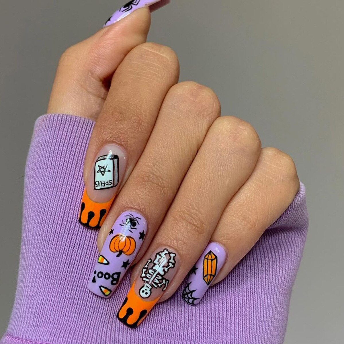 24Pcs Halloween Extra Long Press on Nails Coffin Fake Nails Acrylic Black White Clown Designs Glossy Artificial Nails for Women SN066