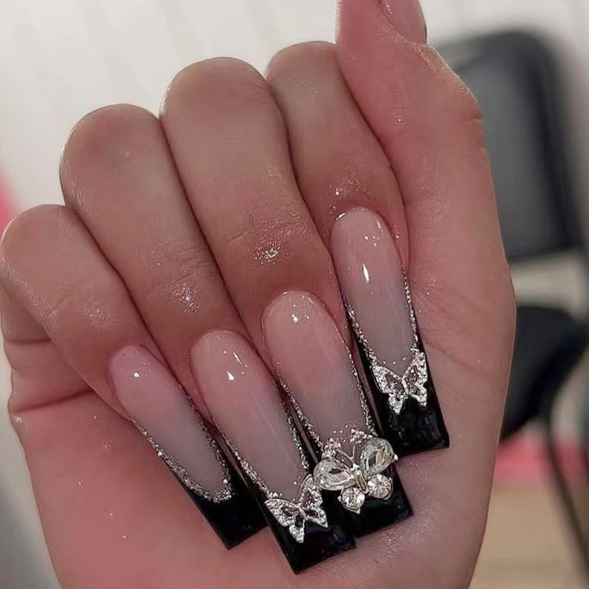 24Pcs Pink French False Nails French with Rhinestone Acrylic Fake Nail Tips Detachable Coffin Press on Nails Full Cover Manicure BW40