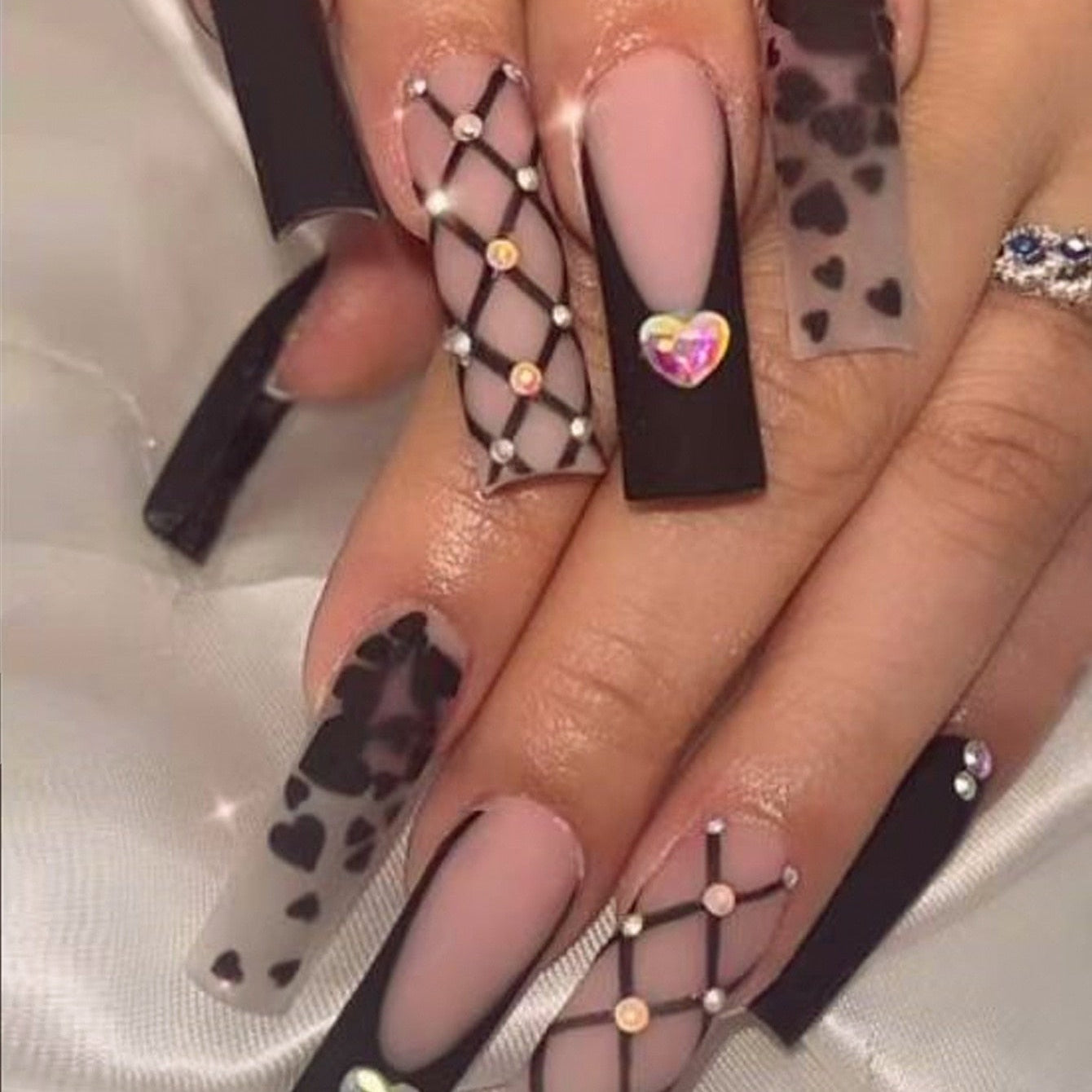 24Pcs Pink French False Nails French with Rhinestone Acrylic Fake Nail Tips Detachable Coffin Press on Nails Full Cover Manicure BW36