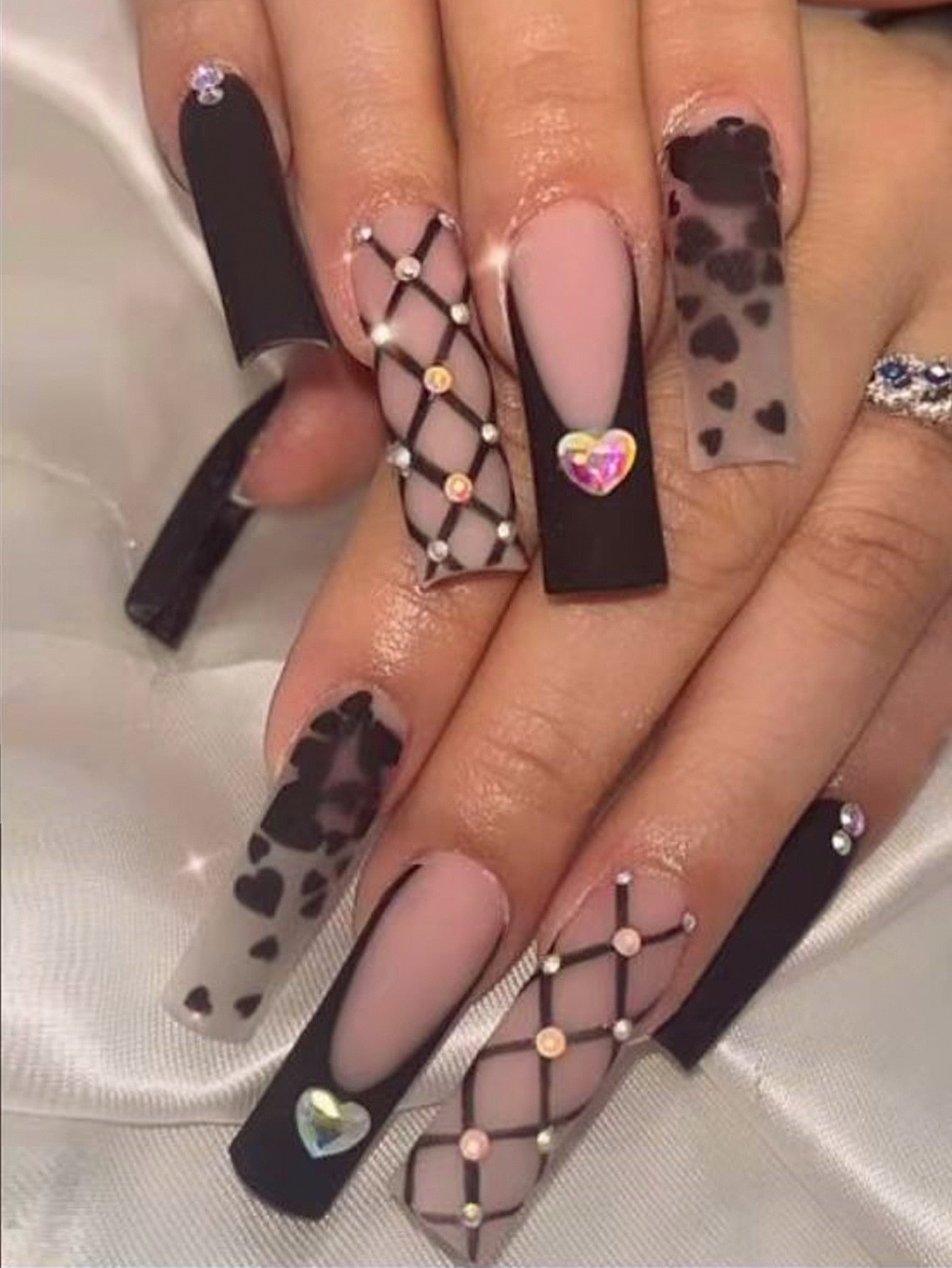 24Pcs Pink French False Nails French with Rhinestone Acrylic Fake Nail Tips Detachable Coffin Press on Nails Full Cover Manicure BW36