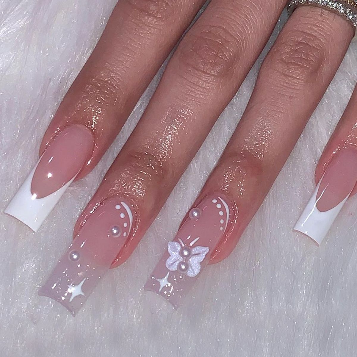 24Pcs Pink French False Nails French with Rhinestone Acrylic Fake Nail Tips Detachable Coffin Press on Nails Full Cover Manicure BW31