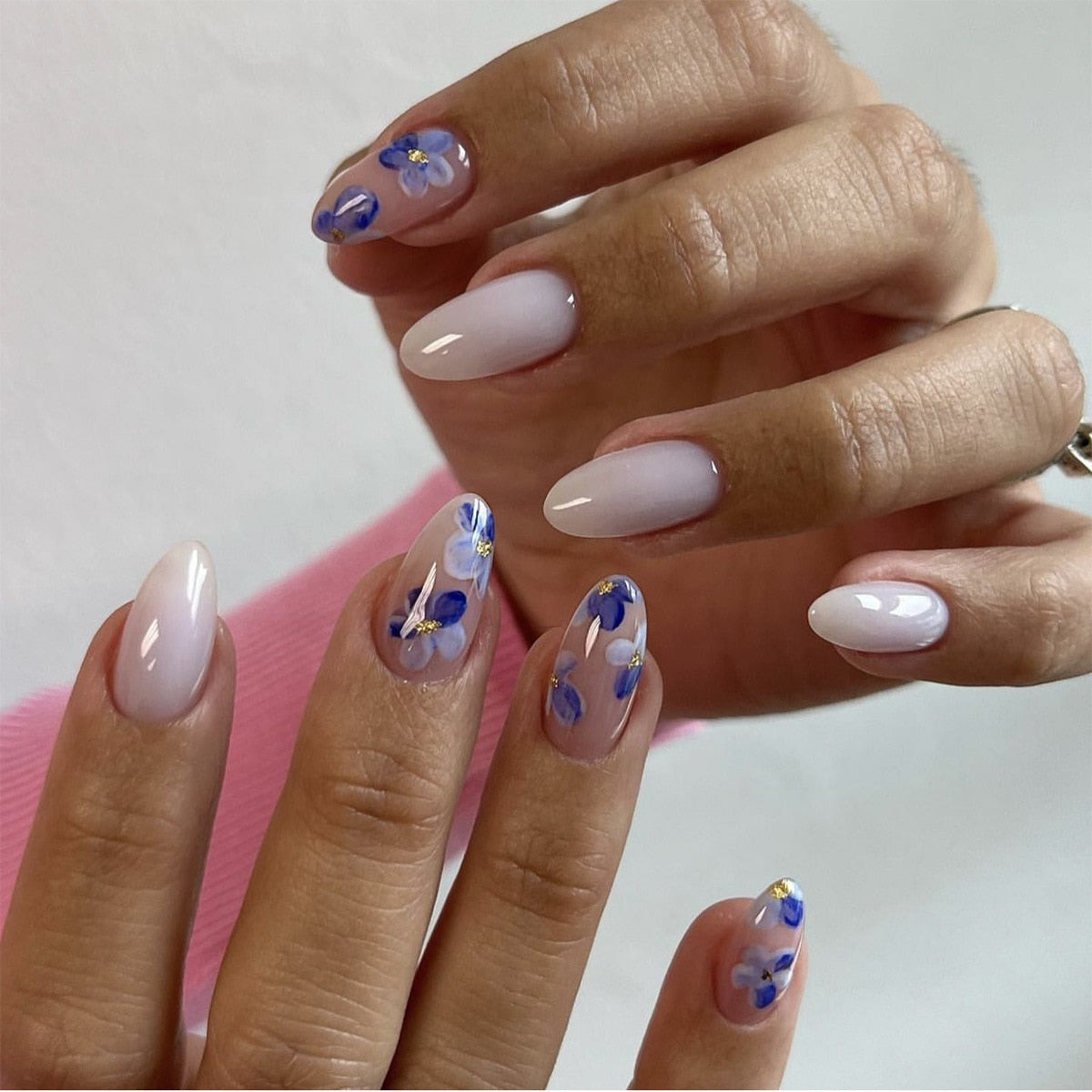24Pcs Pink Round Head Almond Fake Nails with Heart Shape Rhinestone Wearable Ballerina False Nail Tips Full Cover Press on Nail 2585
