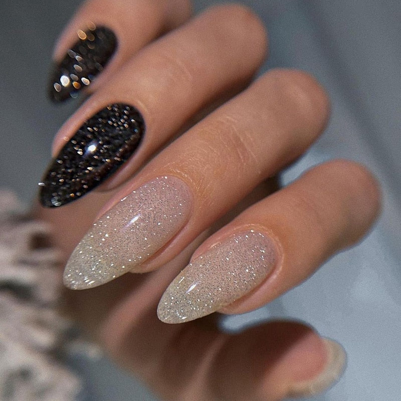 24Pcs Pink Round Head Almond Fake Nails with Heart Shape Rhinestone Wearable Ballerina False Nail Tips Full Cover Press on Nail 581