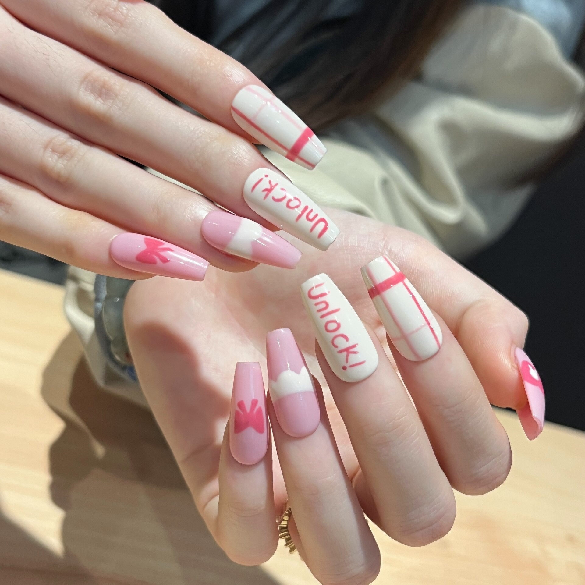 24Pcs Pink Round Head Almond Fake Nails with Heart Shape Rhinestone Wearable Ballerina False Nail Tips Full Cover Press on Nail 2623