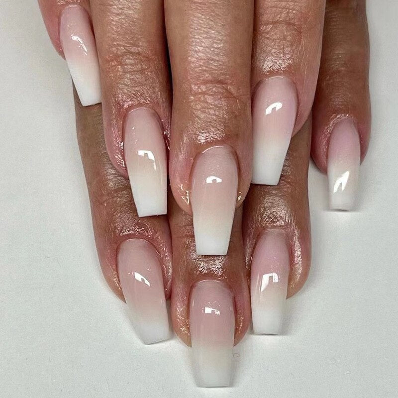24Pcs Shiny Pearl Wearable False Nails Short Square Fake Nail Simple Summer Press on Nails Detachable Full Cover Nail Tips 2351