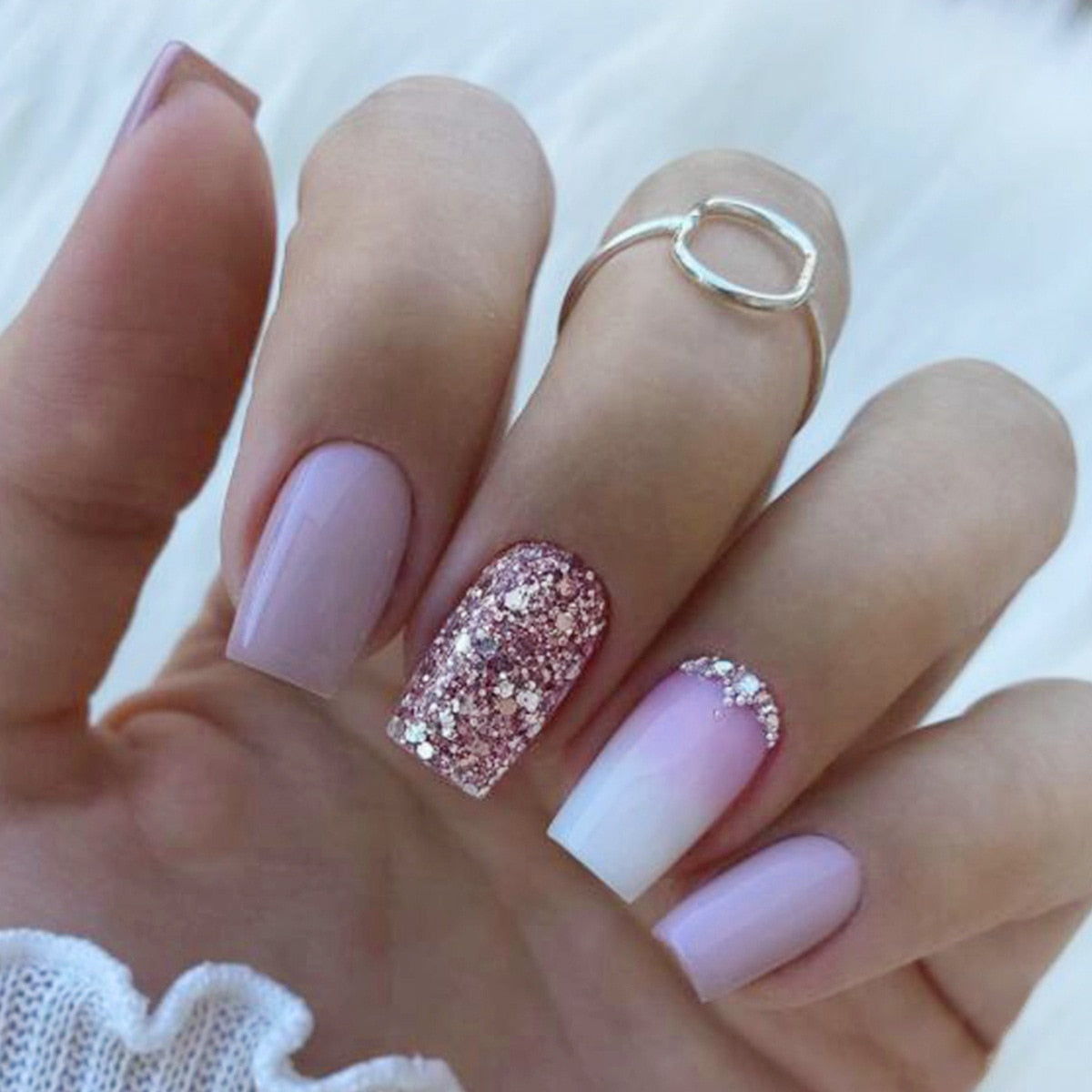 24Pcs Shiny Pearl Wearable False Nails Short Square Fake Nail Simple Summer Press on Nails Detachable Full Cover Nail Tips 240