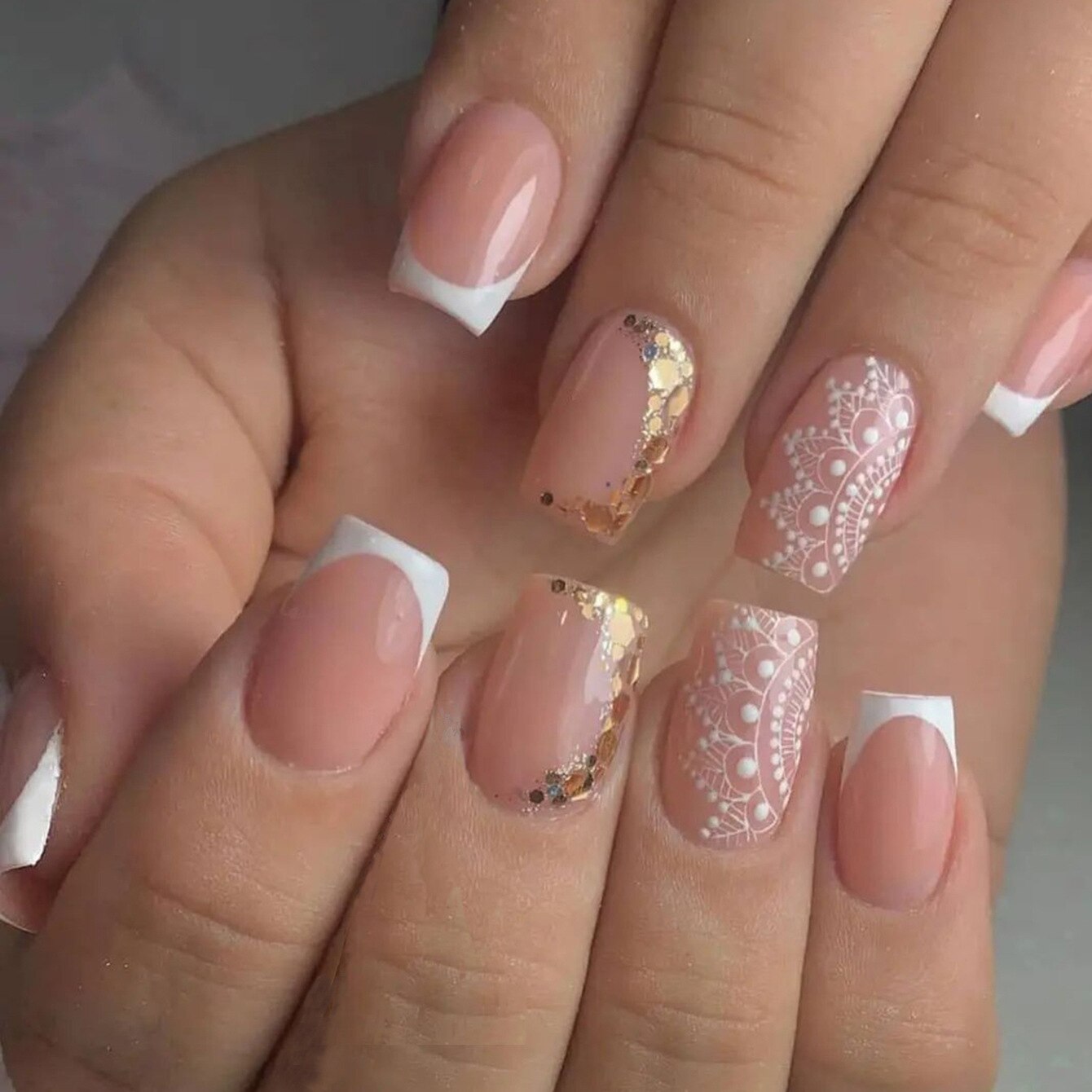 24Pcs Shiny Pearl Wearable False Nails Short Square Fake Nail Simple Summer Press on Nails Detachable Full Cover Nail Tips 0528