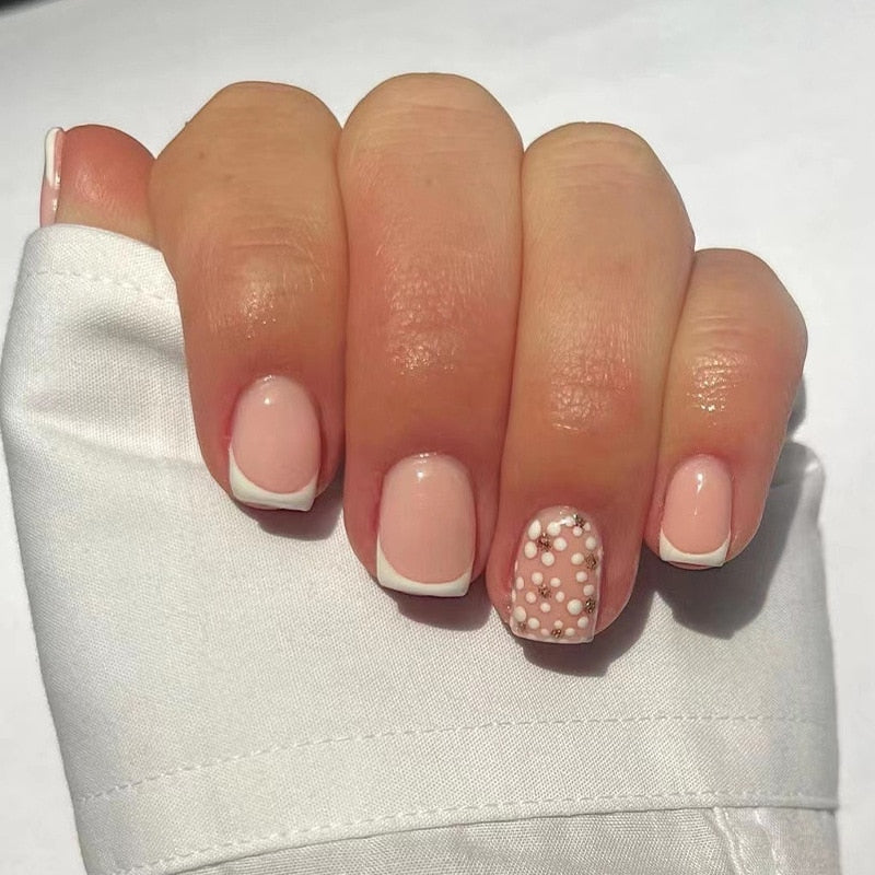 24Pcs Shiny Pearl Wearable False Nails Short Square Fake Nail Simple Summer Press on Nails Detachable Full Cover Nail Tips 2557
