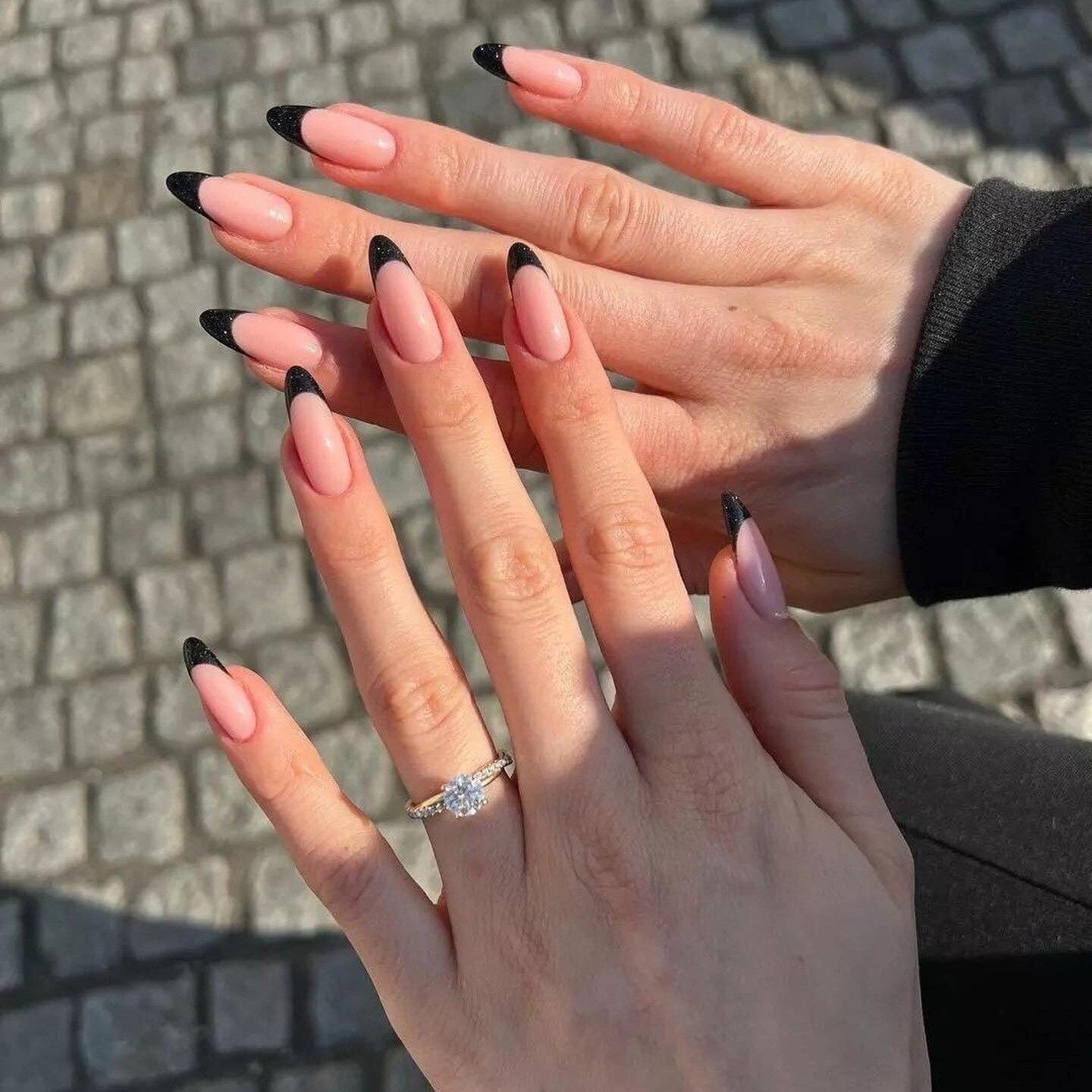 24Pcs Short Almond French False Nails Full Cover Artificial Fake Nails Press on Nails Tips Reusable Adhesive False Nails JF0061