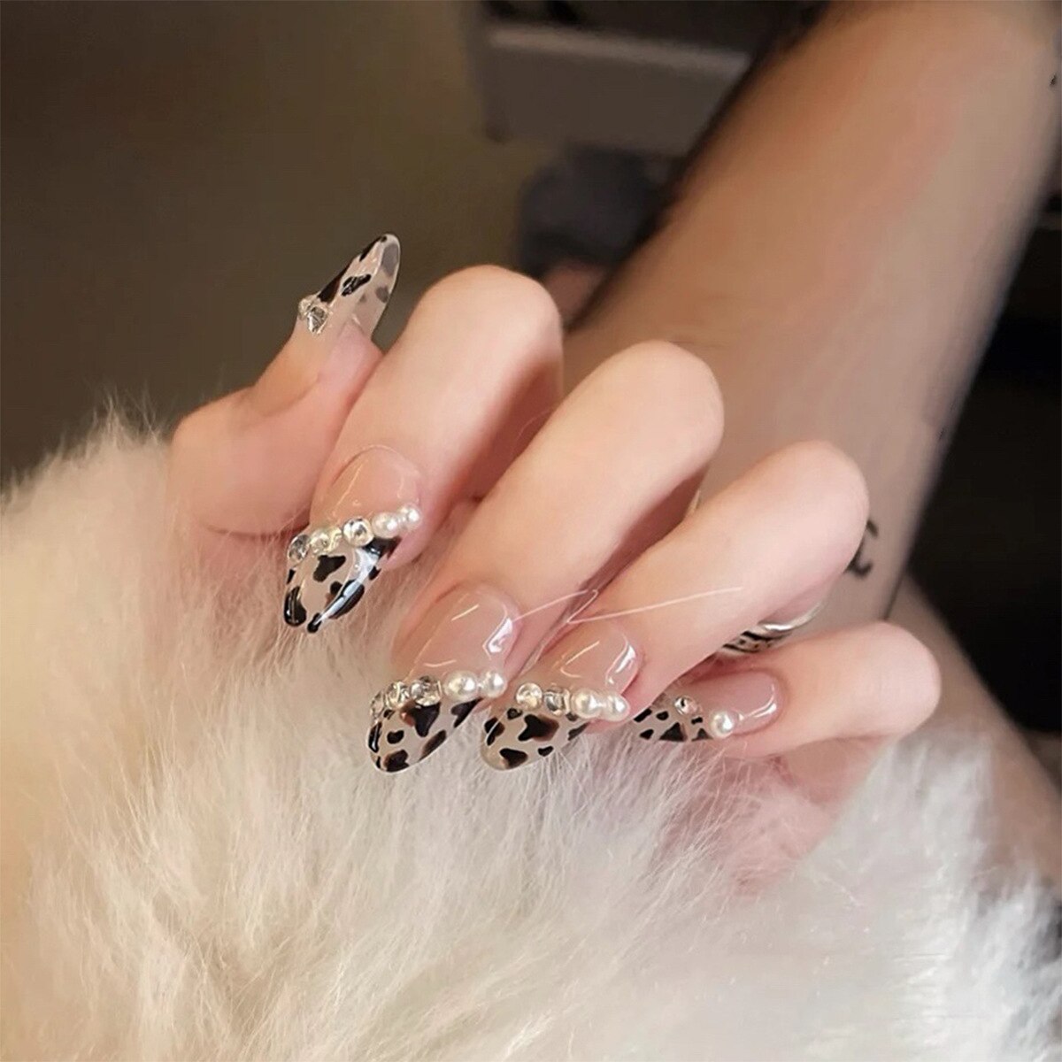 24Pcs Wearable Fake Nails Pink Gradient Glitter Butterfly Rhinestones Full Cover Acrylic Nail Tips With Press Glue Detachable LT-56