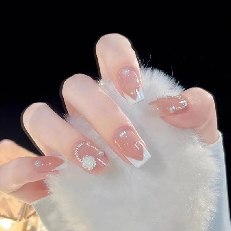 24Pcs Wearable False Nails with Glue Glitter Heart-shaped Rhinestone Design Full Cover Nail Tips Acrylic Fake Nails Press on 178