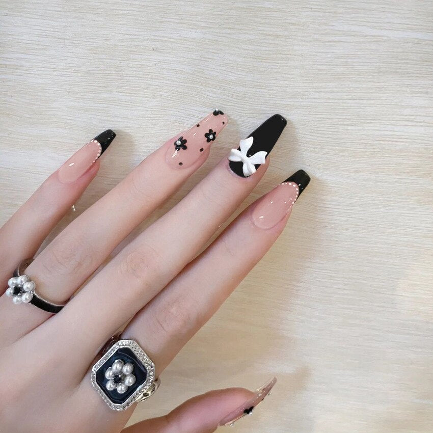 24Ps Childlike Fake Nails With Glue Cute Kawaii Personality Stick On Nails False Girls Short Press On Nail Art DIY Manicure Tool Nails With Glue X14