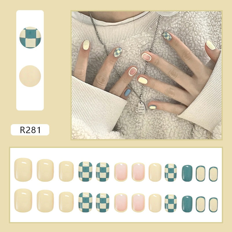 24Ps Childlike Fake Nails With Glue Cute Kawaii Personality Stick On Nails False Girls Short Press On Nail Art DIY Manicure Tool Nails With Glue R281
