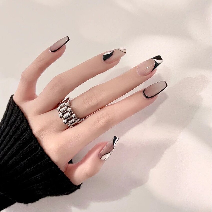 24Ps Childlike Fake Nails With Glue Cute Kawaii Personality Stick On Nails False Girls Short Press On Nail Art DIY Manicure Tool Nails With Glue Y11
