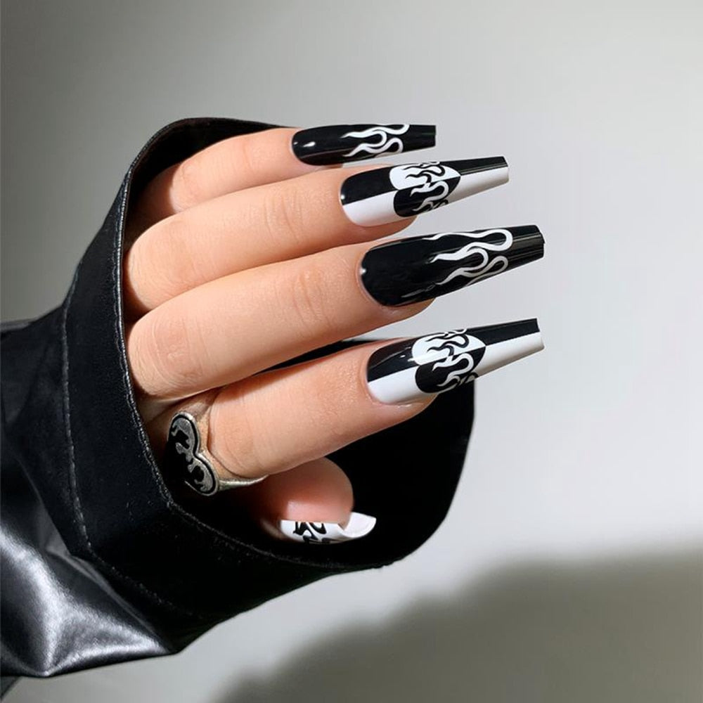 24pcs Press on Nails Punk Black White Patchwork Fire Pattern Long Coffin False Nails Ballerina Fake Nail Art Manicure Full Tips a1