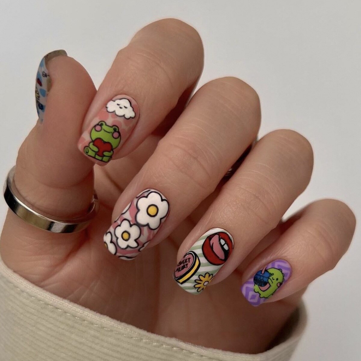 24pcs Simple Style Nail Art Colorful Lines Fake Nails In Shape Of Water Drop Press On False Nails With Glue DIY Nail Art Tips Z266
