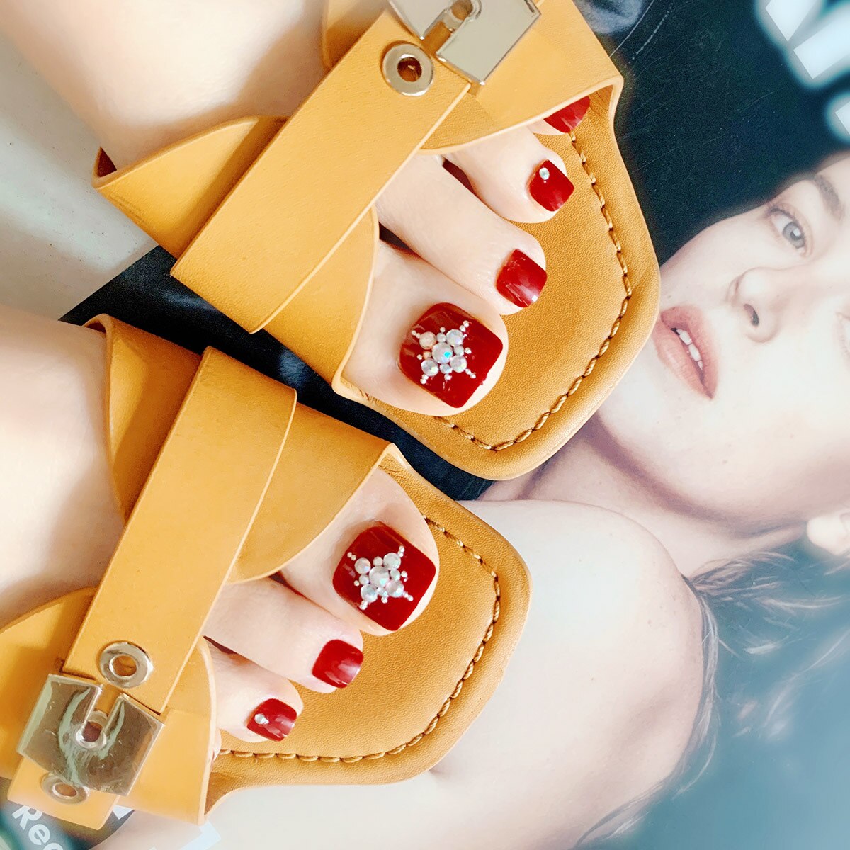 24pcs Wine Red Grid Seamless Removable Fake Toe Nails Reusable Acrylic Press On Nail Tips Full Cover Waterproof False Toenails Fake Toenails-JP1057