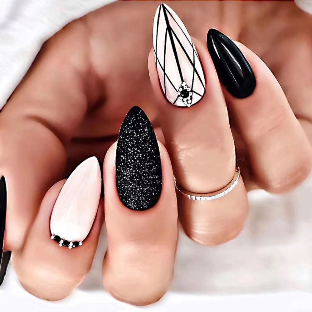 24pcs/set Long Stiletto Fake Nails Punk Snake Pattern Black White Matte False Nails Artificial Full Nail Tips Manicure Tools 2023-5