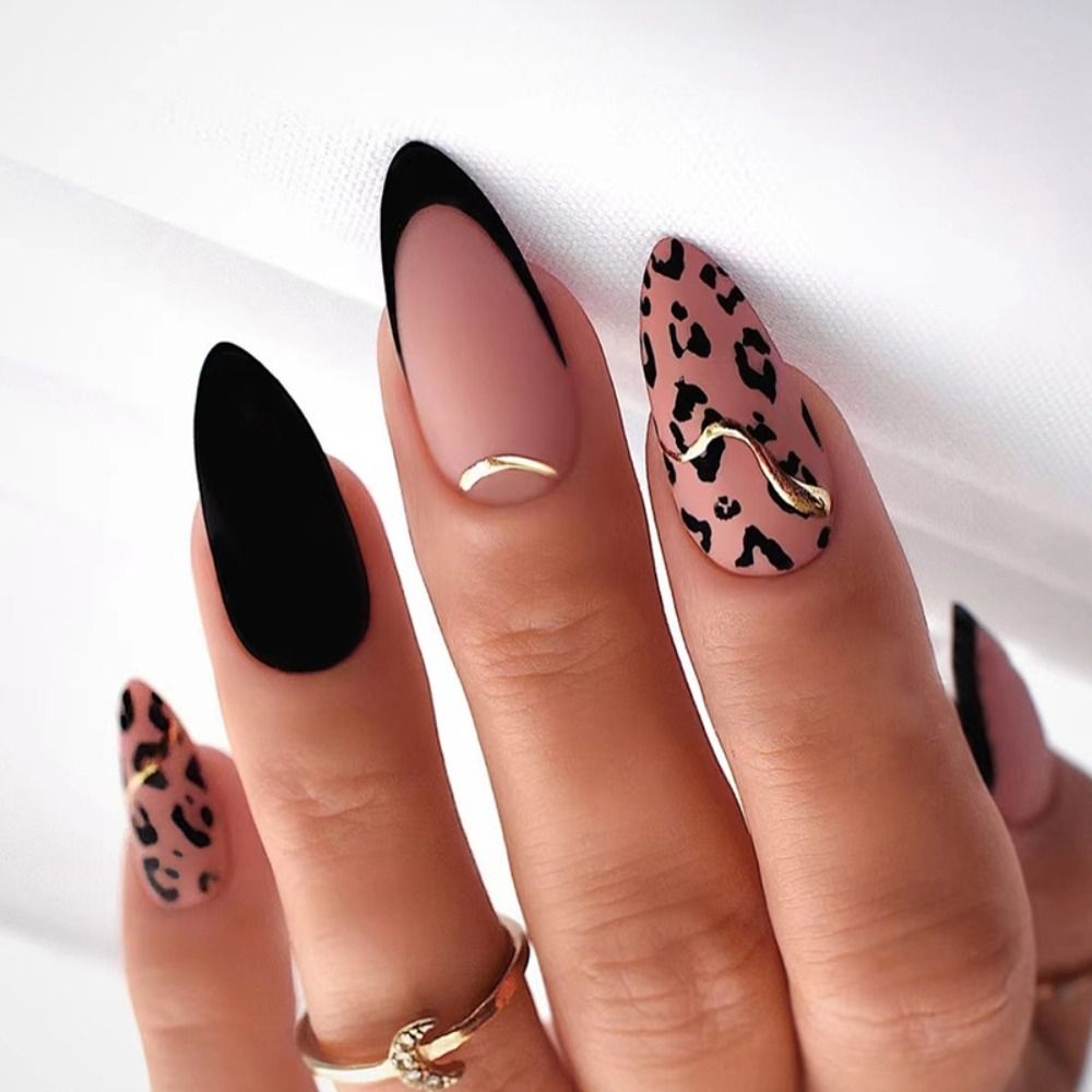 24pcs/set Long Stiletto Fake Nails Punk Snake Pattern Black White Matte False Nails Artificial Full Nail Tips Manicure Tools B-8