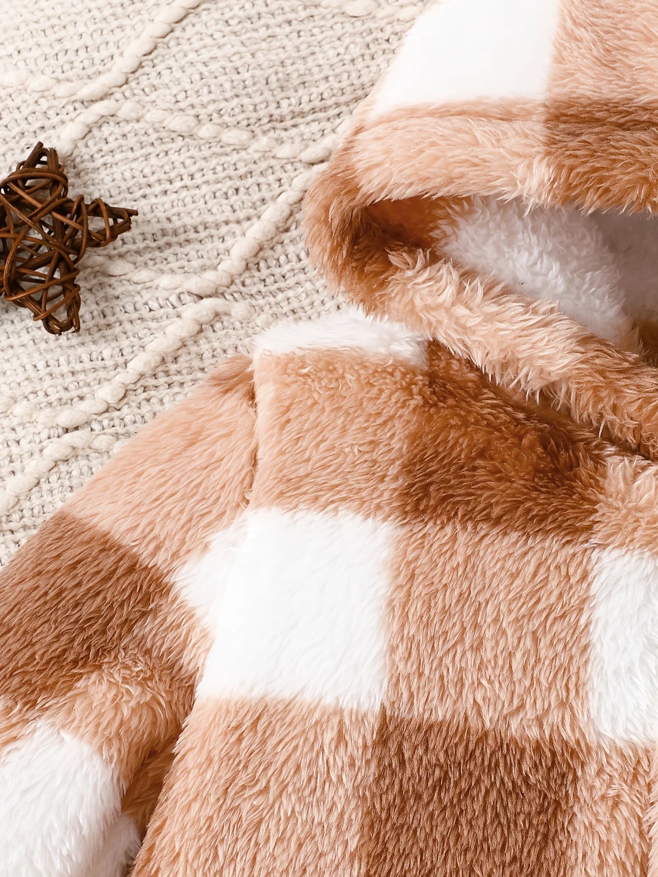 Autumn and Winter Baby Girls' Onesie Brown Plaid Soft Arctic Velvet Hooded and Feet Cute Newborn Warm Clothing Baby Romper