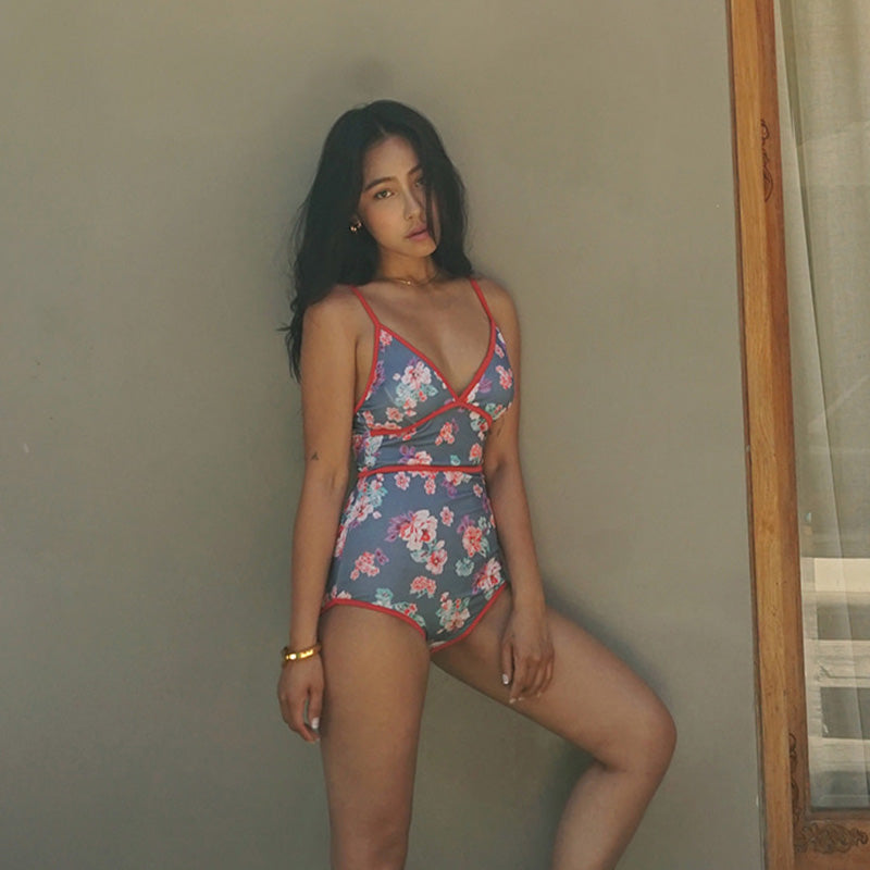 Deep V lattice one-piece bikini Floret