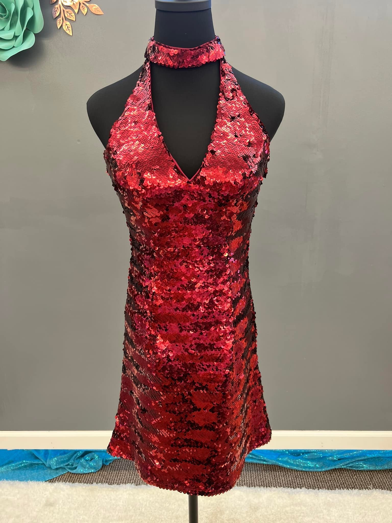 Halter Keyhole Mini Cocktail NYE Dress 2022 Burgundy Sequins Lady Form