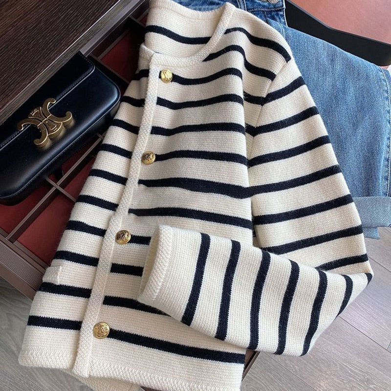 Korean Fashion Sweater Cardigan White Black Striped Knitted Sweater Women 2024 Winter Short Cardigan Long Sleeve Cardigan Female