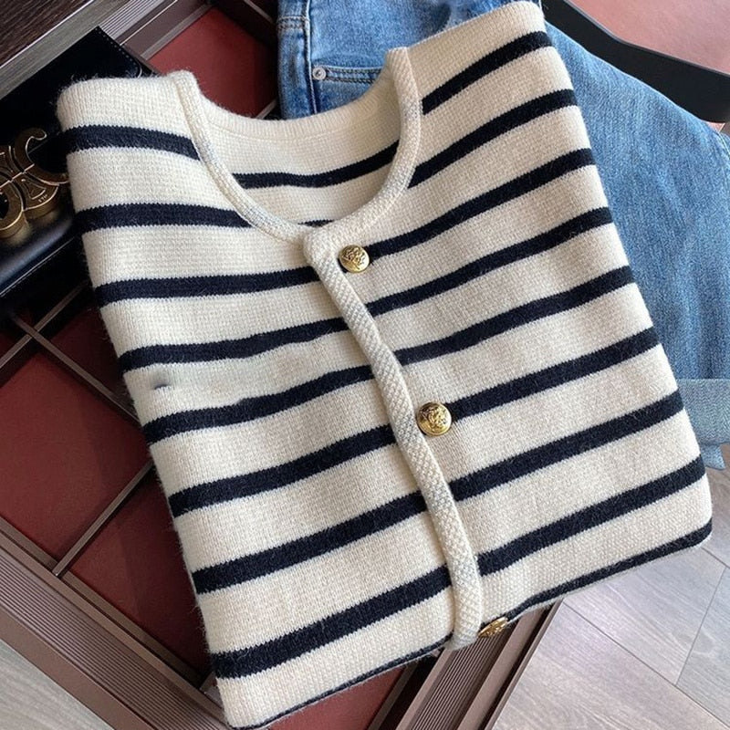 Korean Fashion Sweater Cardigan White Black Striped Knitted Sweater Women 2024 Winter Short Cardigan Long Sleeve Cardigan Female