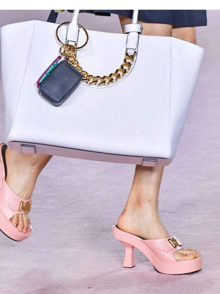 New European and American High-heeled Slippers with Thick Soles In The Summer of 2024 Fashion Metal Belt Buckle Show Sandals pink