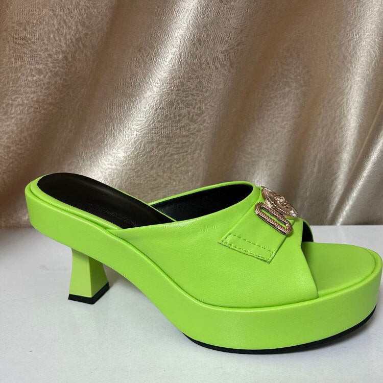 New European and American High-heeled Slippers with Thick Soles In The Summer of 2024 Fashion Metal Belt Buckle Show Sandals green