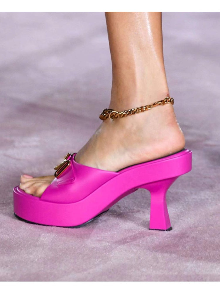 New European and American High-heeled Slippers with Thick Soles In The Summer of 2024 Fashion Metal Belt Buckle Show Sandals rose red