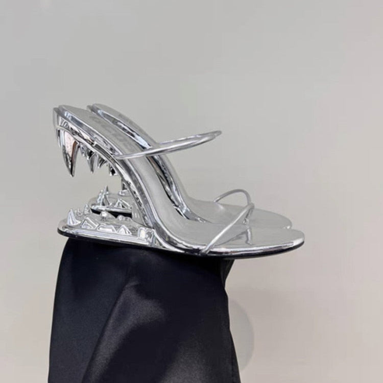 New Fashion Metal Teeth Shaped Heel Sandals Round Toe Back Zipper Women's Dress Large Women's Sandals Summer silvery 1