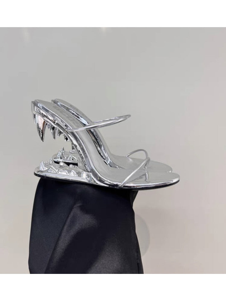 New Fashion Metal Teeth Shaped Heel Sandals Round Toe Back Zipper Women's Dress Large Women's Sandals Summer silvery 1