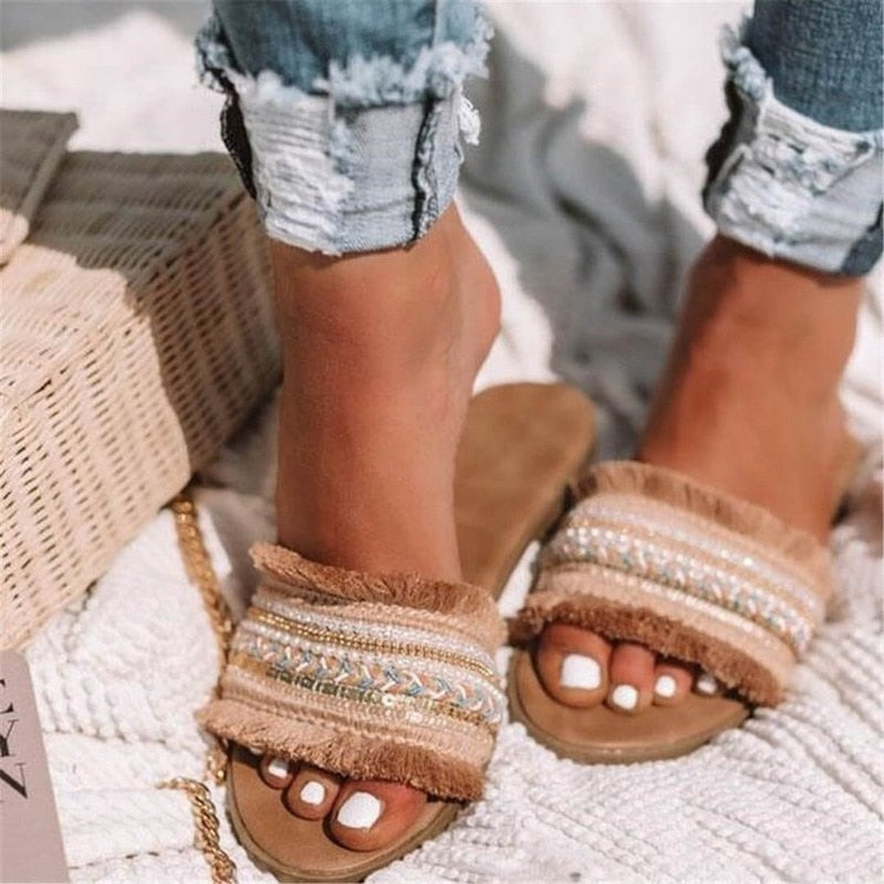 New Women's Flat Bottom Fashion One Word Slippers Womens Shoes Comfort Summer Outdoor Beach Luxury Sandals Women Designers Khaki