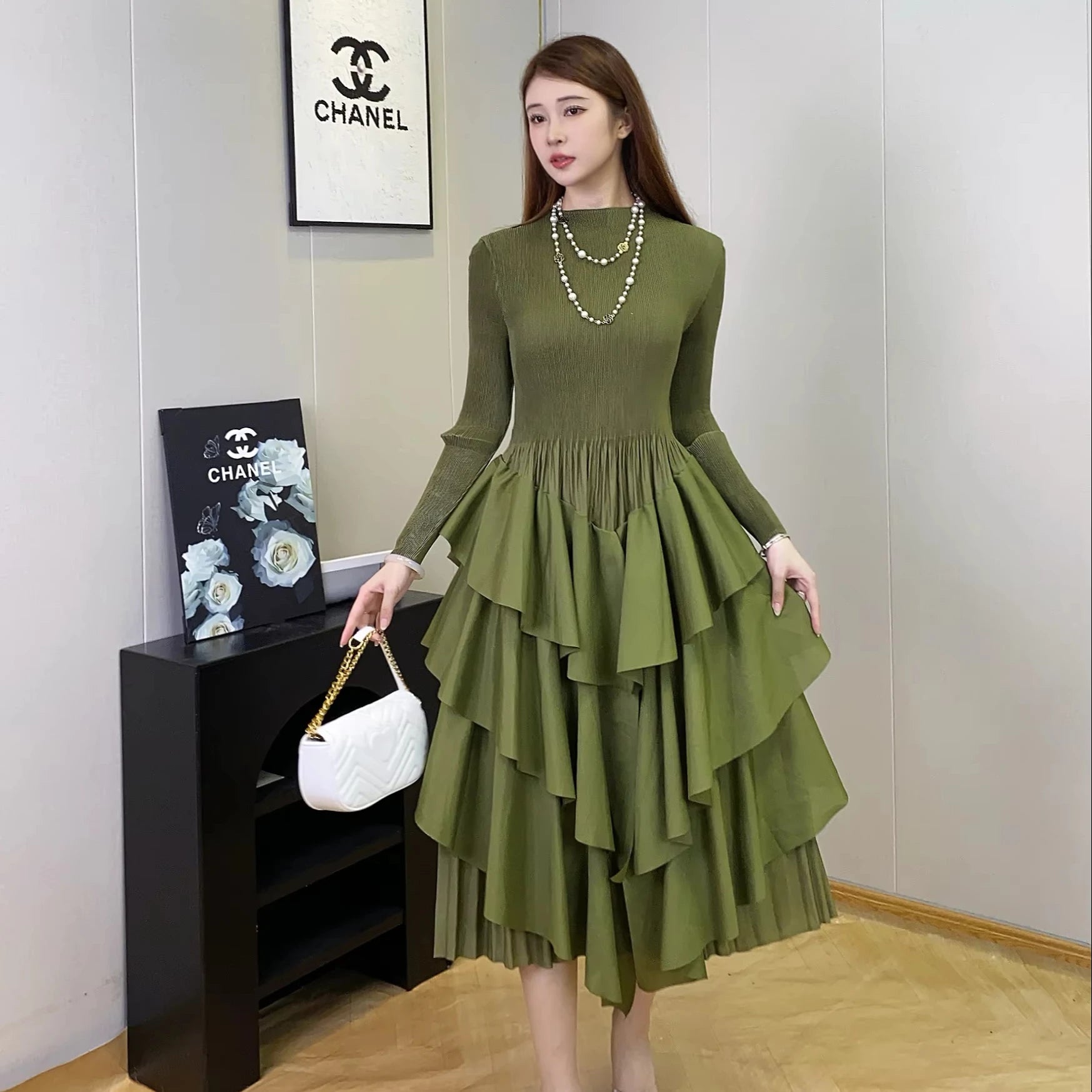 2024 Hot Selling Ladies Casual Pleated Stretch Loose Round Neck Long Sleeve Pleated Cake Dress green One Size