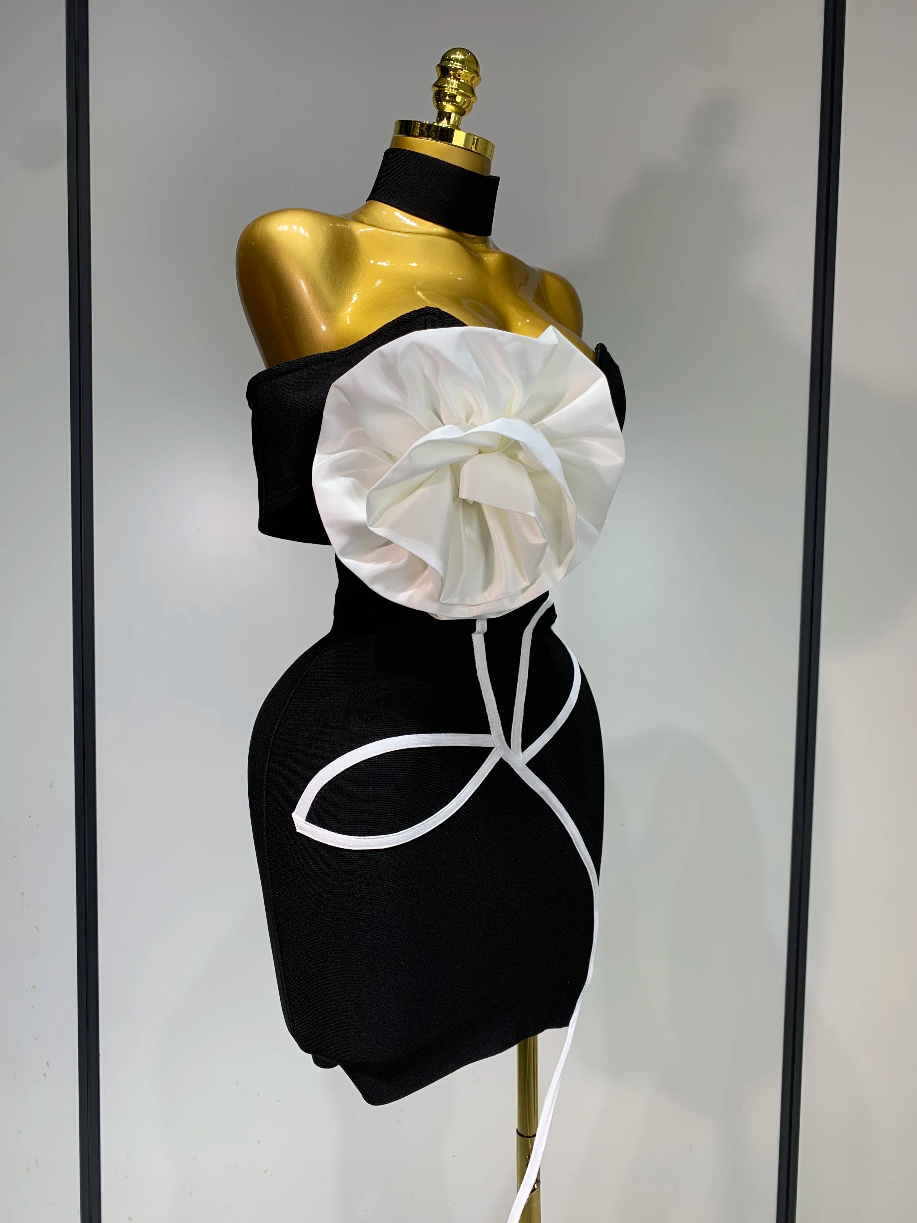 Women Sexy Off Shoulder White Flower Black Mini Bodycon Bandage Dress Luxury 2025 Celebrity Evening Club Elegant Party Gowns